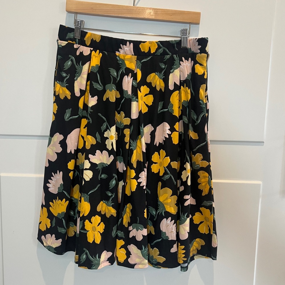 LuLaRoe Floral Print Pleated Skirt Black Yellow Pink Comfortable Womens Size L